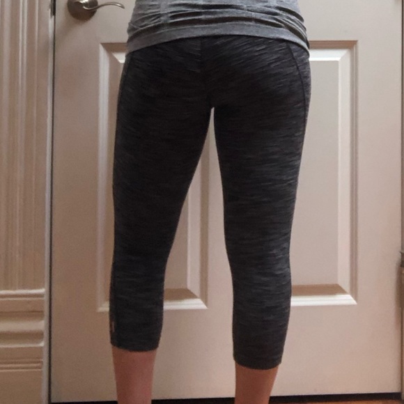 Lucy Capri yoga pants - Picture 4 of 6